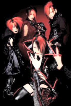 Shigure, Shino, Satoshi et Lenka du groupe EREMIA